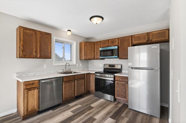 1275 10th Avenue SE, Cambridge, MN 55008