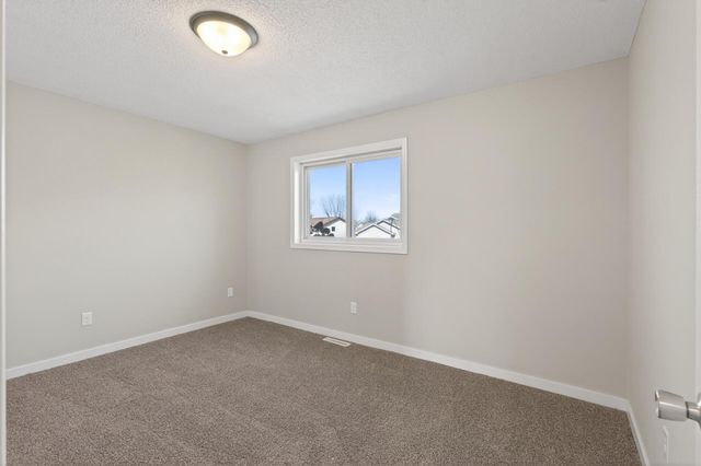 1275 10th Avenue SE, Cambridge, MN 55008