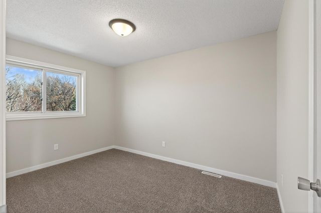 1275 10th Avenue SE, Cambridge, MN 55008