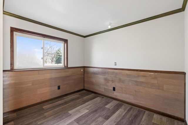 1275 10th Avenue SE, Cambridge, MN 55008