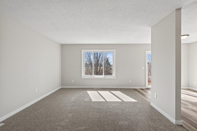 1275 10th Avenue SE, Cambridge, MN 55008