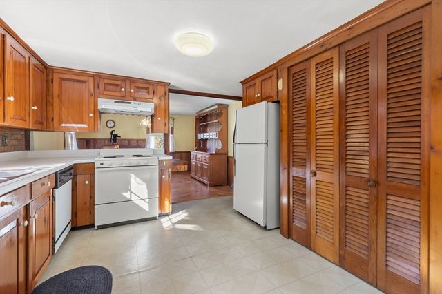 21 Prospect Street, West Newbury, MA 01985