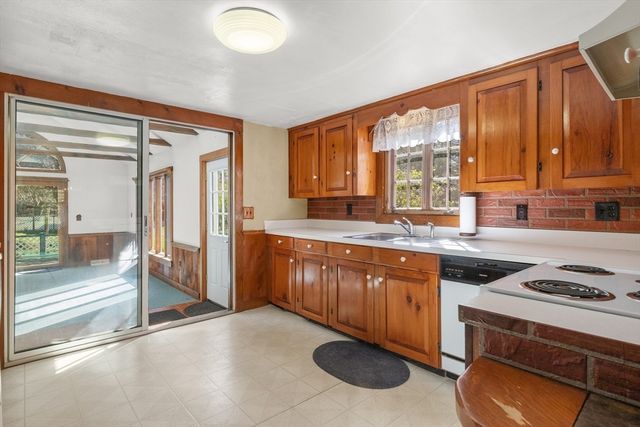 21 Prospect Street, West Newbury, MA 01985