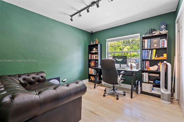 9920 SW 35th Ter, Miami, FL 33165