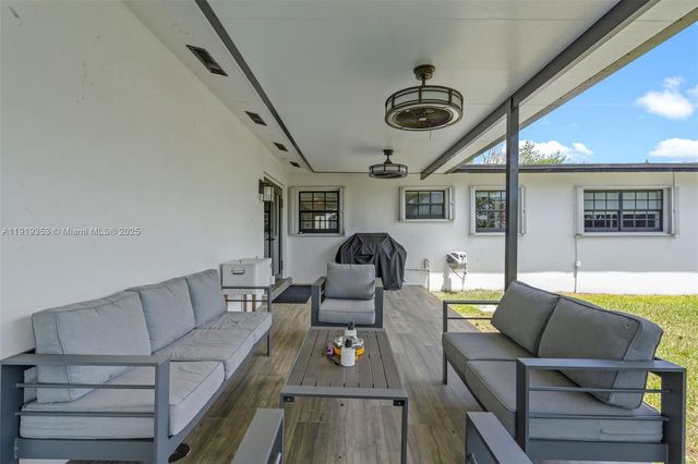 9920 SW 35th Ter, Miami, FL 33165