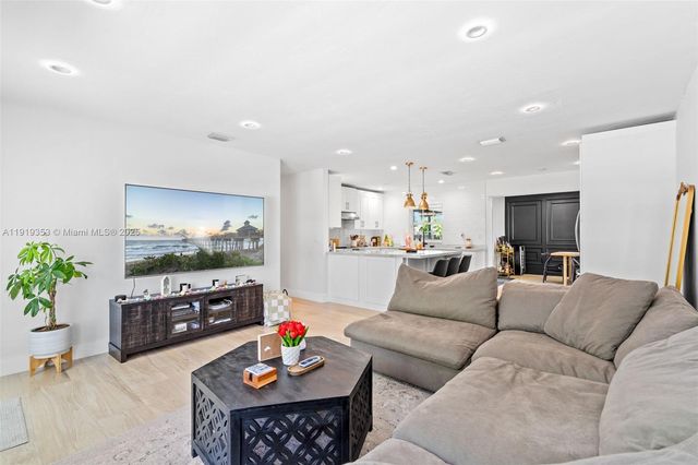 9920 SW 35th Ter, Miami, FL 33165