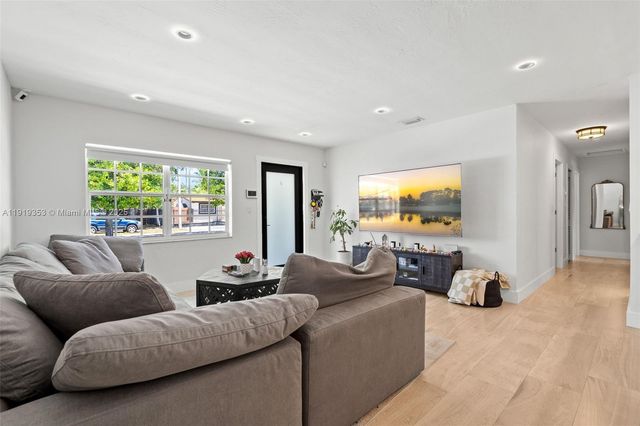 9920 SW 35th Ter, Miami, FL 33165