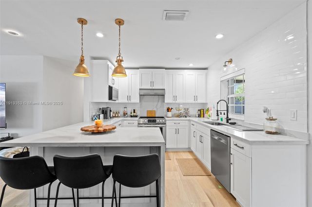 9920 SW 35th Ter, Miami, FL 33165