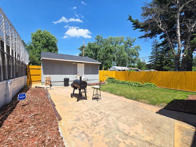 1803 Bush Avenue E, Saint Paul, MN 55119