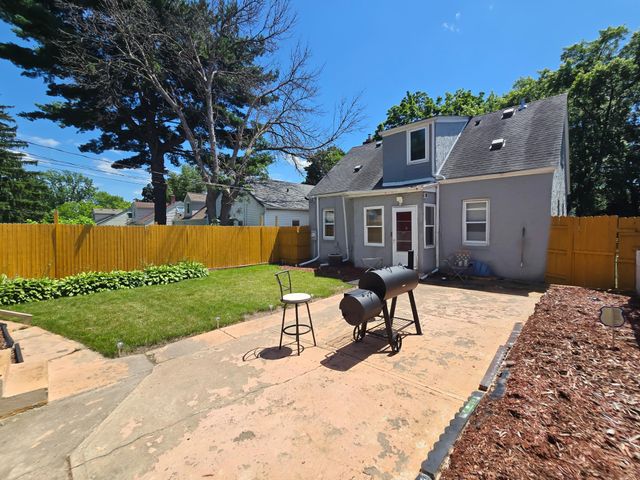 1803 Bush Avenue E, Saint Paul, MN 55119