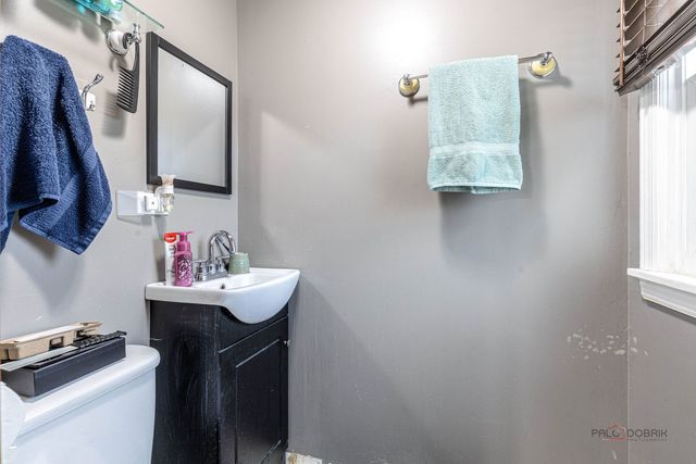 516 N Emroy Avenue, Elmhurst, IL 60126