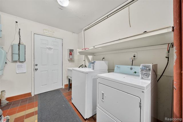 48770 Shelby Road 8, Shelby Twp, MI 48317