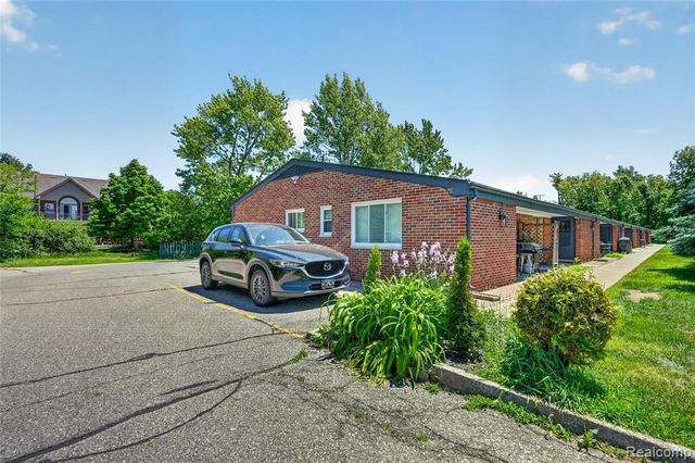 48770 Shelby Road 8, Shelby Twp, MI 48317