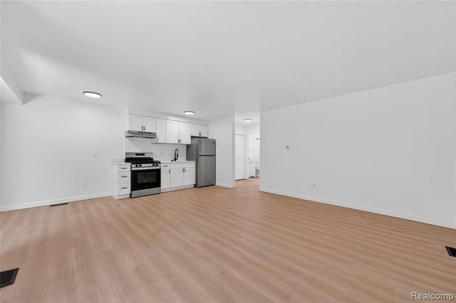 48770 Shelby Road 8, Shelby Twp, MI 48317