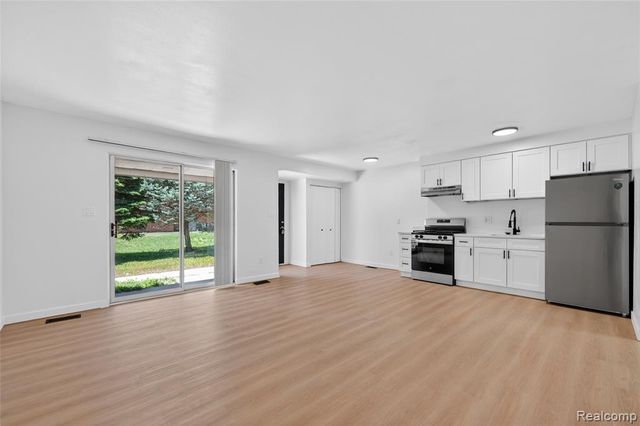 48770 Shelby Road 8, Shelby Twp, MI 48317