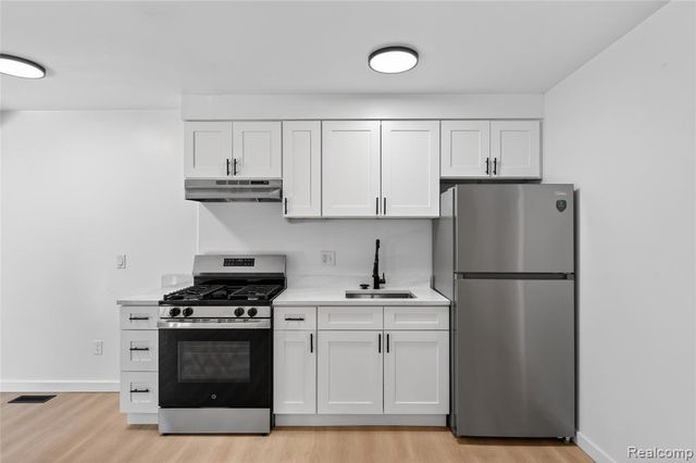 48770 Shelby Road 8, Shelby Twp, MI 48317