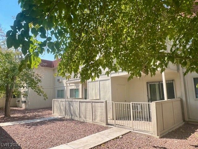 5346 Swenson Street 35, Las Vegas, NV 89119