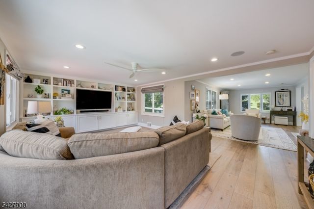 7 Meadow Rd, Chatham Boro, NJ 07928
