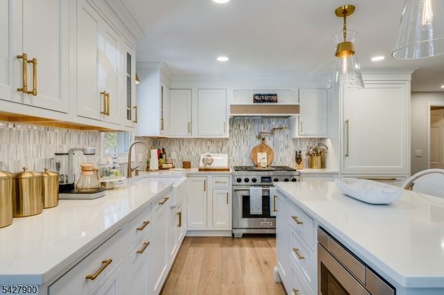 7 Meadow Rd, Chatham Boro, NJ 07928