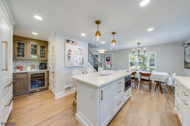 7 Meadow Rd, Chatham Boro, NJ 07928