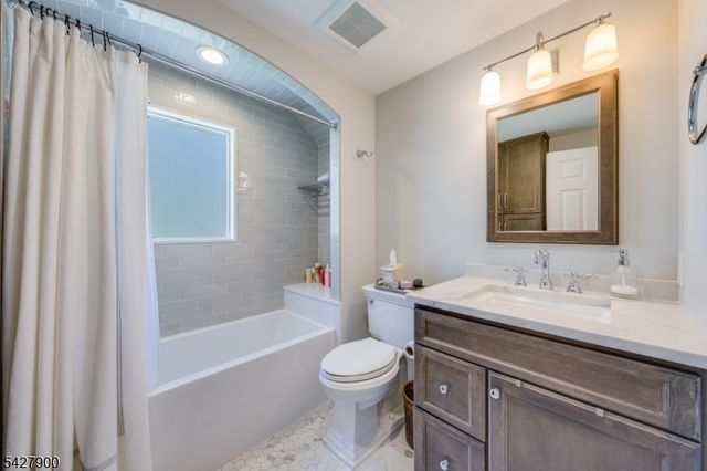 7 Meadow Rd, Chatham Boro, NJ 07928