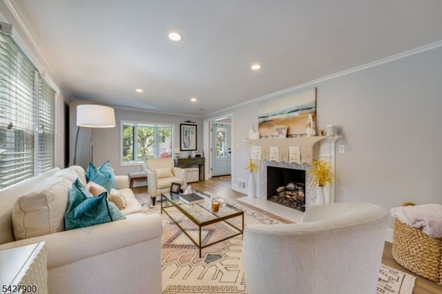 7 Meadow Rd, Chatham Boro, NJ 07928