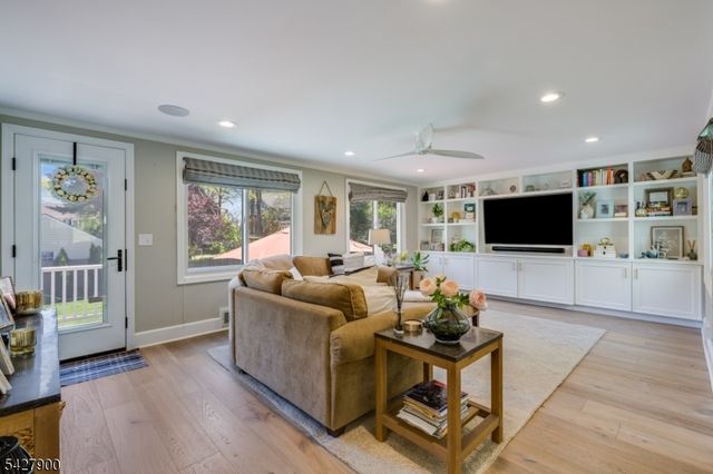 7 Meadow Rd, Chatham Boro, NJ 07928