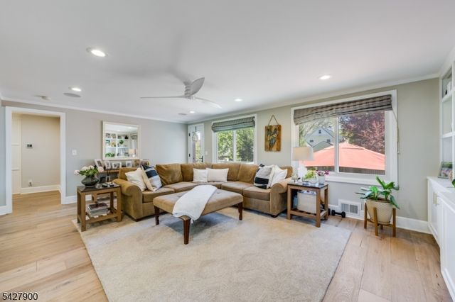 7 Meadow Rd, Chatham Boro, NJ 07928