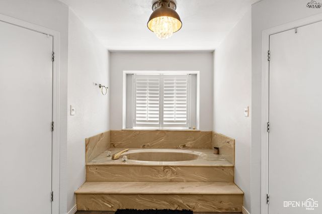 108 NORTHWOOD STREET, Henrietta, TX 76365