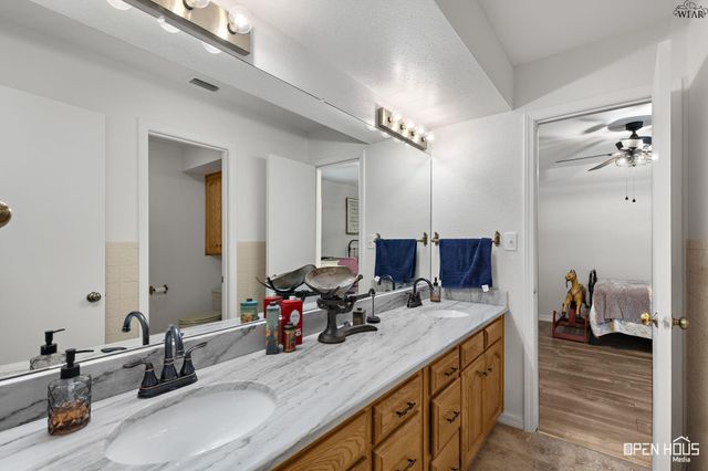 108 NORTHWOOD STREET, Henrietta, TX 76365