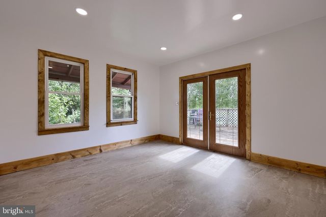 651 LAWN RD, Palmyra, PA 17078