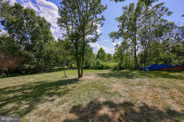 651 LAWN RD, Palmyra, PA 17078