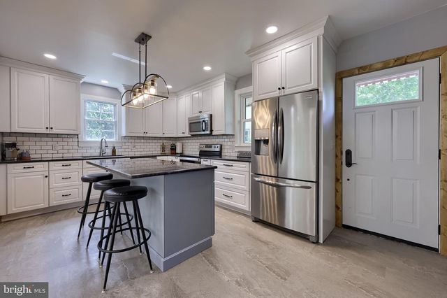 651 LAWN RD, Palmyra, PA 17078