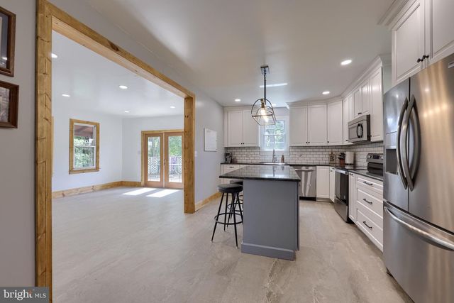651 LAWN RD, Palmyra, PA 17078