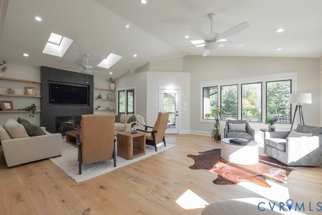 13 Roslyn Hills Dr, Henrico, VA 23229