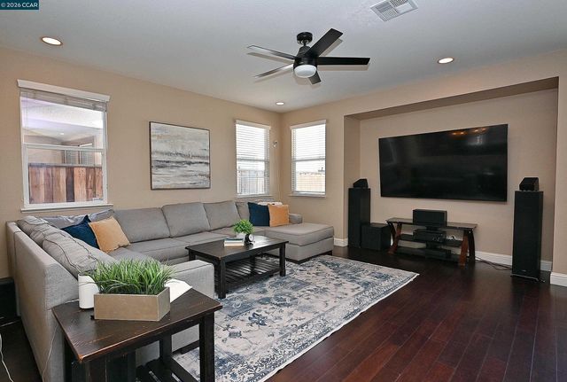 410 Malicoat Ave, Oakley, CA 94561