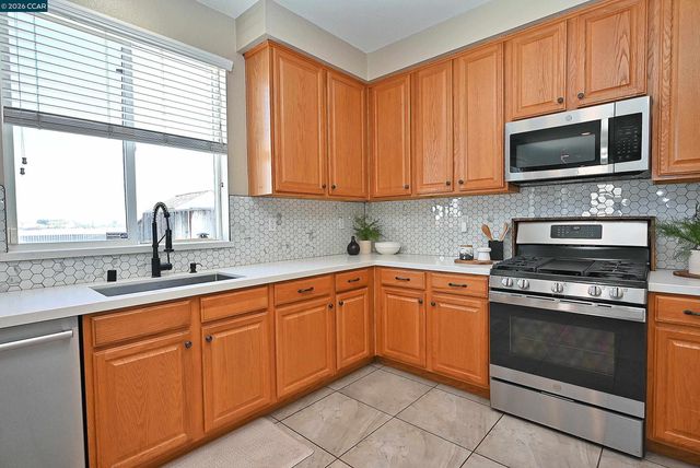 410 Malicoat Ave, Oakley, CA 94561