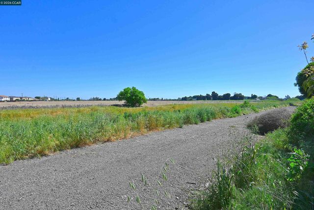 410 Malicoat Ave, Oakley, CA 94561