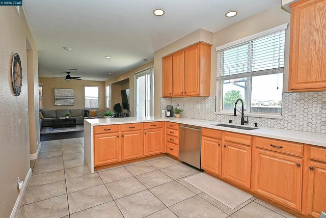 410 Malicoat Ave, Oakley, CA 94561