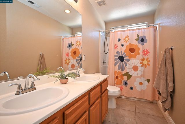 410 Malicoat Ave, Oakley, CA 94561