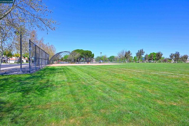 410 Malicoat Ave, Oakley, CA 94561