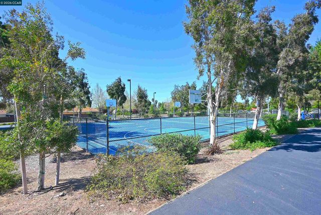 410 Malicoat Ave, Oakley, CA 94561