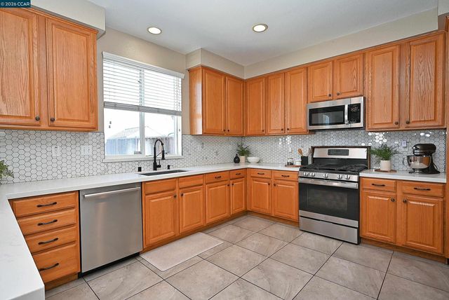 410 Malicoat Ave, Oakley, CA 94561