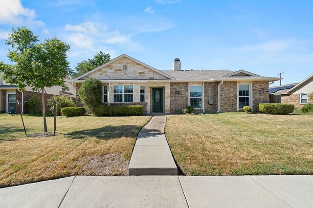 8305 Kensington Drive, Rowlett, TX 75088