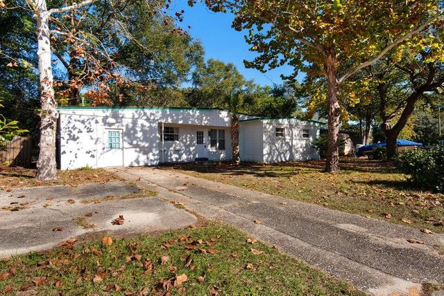 213 Hawthorne Circle, Fort Walton Beach, FL 32547