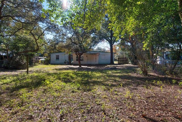 213 Hawthorne Circle, Fort Walton Beach, FL 32547