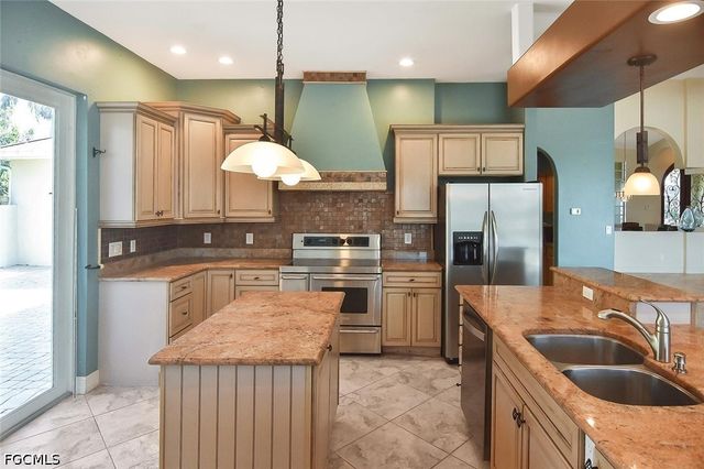 2808 SW 33rd TER, Cape Coral, FL 33914