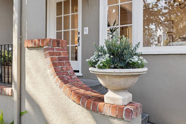 1111 Winsor Ave, Piedmont, CA 94610