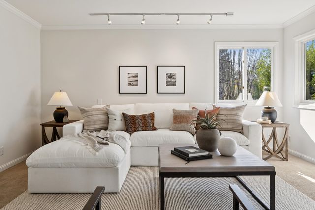 1111 Winsor Ave, Piedmont, CA 94610