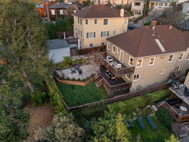 1111 Winsor Ave, Piedmont, CA 94610